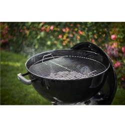 Ψησταριά κάρβουνο Weber Classic Kettle 1341504, 57 cm, Εμαγιέ ατσάλι, Ρυθμιστής αέρα, 2 ρόδες, 2 μη θερμαντικές λαβές, Θερμόμετρο, Μαύρο