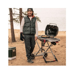 Преносимо барбекю на газ Weber Traveler WB 9010075, 3.5 kW, 63.5x34.3 cm, Емайлирани с порцелан чугунени скари, Горелка от неръждаема стомана, 2 колела, Черен/сребрист