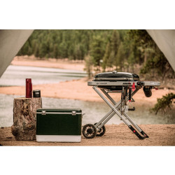 Преносимо барбекю на газ Weber Traveler WB 9010075, 3.5 kW, 63.5x34.3 cm, Емайлирани с порцелан чугунени скари, Горелка от неръждаема стомана, 2 колела, Черен/сребрист