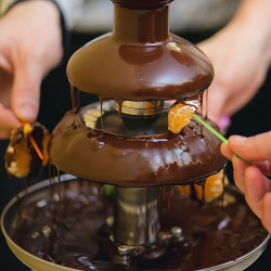 Beper P101CUD200 Chocolate Fountain, 90W, 750 ml, 3 tiers, Continuous flow and temperature, Red