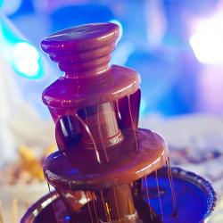 Beper P101CUD200 Chocolate Fountain, 90W, 750 ml, 3 tiers, Continuous flow and temperature, Red