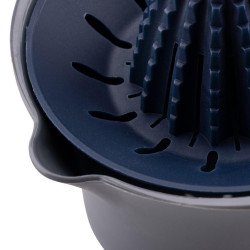 Tasty Ocean Blue 678393 Manual Citrus Juicer, 0.6 L Juice Container, Blue/Gray