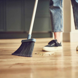 Joseph Joseph 65002 Broom with Wall Mount, 93.6 x 25.6 x 7.8 cm, Non-Slip Handle, Cleaning Comb, Blue