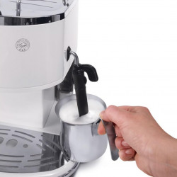 Espressor DeLonghi Icona ECO311.W, 1100W, 1.4l, 15 bar, Cafea macinata si E.S.E., Disc crema, Alb