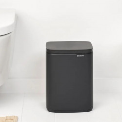 Cos pentru gunoi Brabantia Bo Small 1006622, 4 L, Deschidere lina si silentioasa, Negru mat