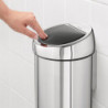 Кош за боклук Brabantia Touch Bin 647210, 3 л, Плавно и безшумно отваряне, Стенен монтаж, Брилянтен инокс