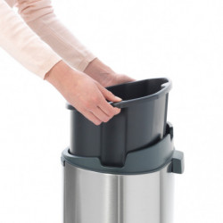 Кош за боклук Brabantia Touch Bin New 649733, 40 л, Безшумно и плавно затваряне, Плосък гръб, Черен