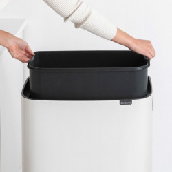 Cos de gunoi Brabantia Bo Touch Hi 1001259, 60 L, Deschideri laterale pentru transport, Picioare reglabile, Alb