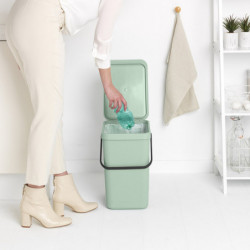 Cos de gunoi colectare selectiva Brabantia Sort&Go 1005522, 25 L, Maner, Montabil pe perete, Verde deschis