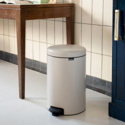Κάδος με πεντάλ Brabantia NewIcon 1005535, 20 l, Ομαλό κλείσιμο, Αντιολισθητική βάση, Μπεζ