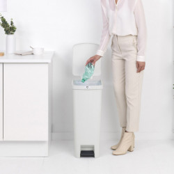 Κάδος απορριμμάτων με πεντάλ Brabantia StepUp 1005556, 40 L, Οικολογικά υλικά, Μεγάλο άνοιγμα, Ανοιχτό γκρι