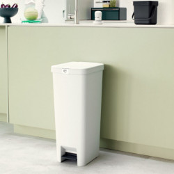 Coș cu pedală Brabantia StepUp 1005556, 40 L, Materiale ecologice, Deschidere mare, Gri deschis