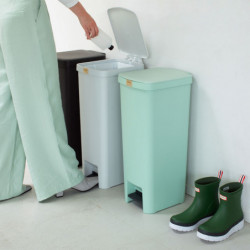 Cos cu pedala Brabantia StepUp 1005558, 40 L, Materiale ecologice, Deschidere mare, Verde deschis