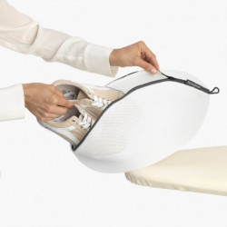 Brabantia 149641 Sneaker Laundry Bag, Easy to Close with Zipper, Soft Base, White