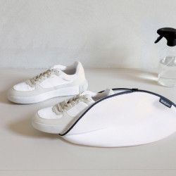 Brabantia 149641 Sneaker Laundry Bag, Easy to Close with Zipper, Soft Base, White