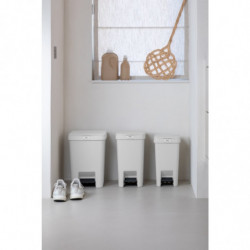 Κάδος απορριμμάτων με πεντάλ Brabantia StepUp 1008476, 10 L, Οικολογικά υλικά, Μεγάλο άνοιγμα, Ανοιχτό γκρι
