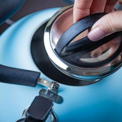 Τσαγιέρα με σφυρίχτρα Kinghoff KH 1857, 1.8 l, Επαγωγή, Θερμομονωμένη λαβή, Μπλε