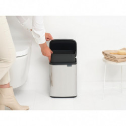 Cos de gunoi Brabantia Bo Small 1006630, 7 L, Deschidere lina si silentioasa, Baza antiderapanta, Inox