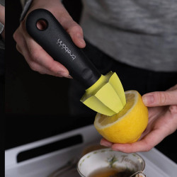 Trebonn Citrus 1523212 Manual Citrus Juicer, 17.4 cm, Soft-Grip Handle, Hanging Hole, Black/Yellow