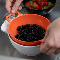 Trebonn DUO Colander Bowl - Small 1824101, 500 ml, 15.6 x 8.5 cm, Melamine, White/Orange