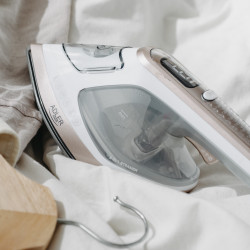 Парогенератор и ютия Adler AD 5044, 1800W, 180ml, 25g/min, LED, Вертикално и хоризонтално подаване, Бял/златист