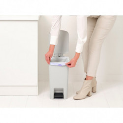 Κάδος απορριμμάτων με πεντάλ Brabantia StepUp 1008480, 16 L, Οικολογικά υλικά, Μεγάλο άνοιγμα, Ανοιχτό γκρι