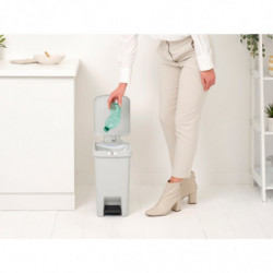 Coș cu pedală Brabantia StepUp 1008480, 16 L, Materiale ecologice, Deschidere mare, Gri deschis