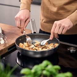 Тиган Zwilling  Joy Plus 1029413, 28 см, SIGMA Clad материал, Permariesist Ultra покритие, Индукция, Инокс