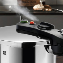 Zwilling EcoQuick II Pressure Cooker 64243422, 4 L, 22 cm, 2 settings, Safety valve, 18/10 stainless steel, Induction compatible, Silver