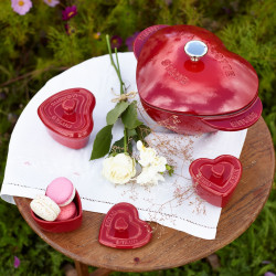 Staub Heart-Shaped Cast Iron Casserole 1100006, 20 cm, 1.75 L, Induction and Oven Safe up to 500°C, Enamel Coating, Red