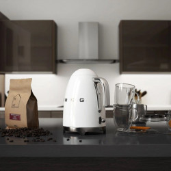 Електрическа кана SMEG KLF03WHEU, 2400W, 1.7 л, Неръждаема стомана, Миещ се филтър, Авто. изключване, Бял