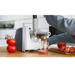 Mașină de tocat carne Bosch MFW68660, 2200W, atașament pentru roșii și cârnați, invers, 4,3 kg/min, Inox