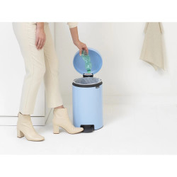 Cos de gunoi cu pedala Brabantia NewIcon 1005532, 12 L, Inchidere lina, Baza antiderapanta, Albastru deschis