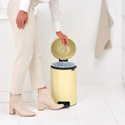 Кош за смет с педал Brabantia NewIcon 12L, Mellow Yellow