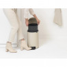 Κάδος με πεντάλ Brabantia NewIcon 1005531, 12 L, Ομαλό κλείσιμο, Αντιολισθητική βάση, Μπεζ