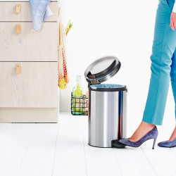 Cos de gunoi cu pedala Brabantia NewIcon 649031, 12 L, Inchidere lina, Baza antiderapanta, Rezistent la amprente, Inox