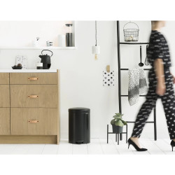 Brabantia NewIcon 649044 Pedal Bin, 20 L, Soft-Close, Non-Slip Base, Black
