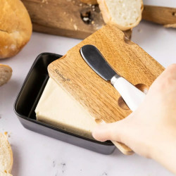 Cutie ceramica si cutit pentru unt Klausberg KB 7784, Capac lemn de salcam, Negru/maro