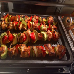 Friteuza cuptor cu aer cald Cosori CAF-R121-KEU, 1800W, 12 L, 11 programe, 30-220°C, Sisteme de siguranta, Accesorii, Negru