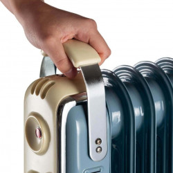 Καλοριφέρ λαδιού Ariete VINTAGE 0838, 2000W, 9 Ribs, 3 Stage, Power Indicator, 360C Περιστρεφόμενοι Τροχοί, Λαβή, Μπλε