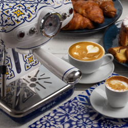 Espressor manual Ariete Capri 1389/1C, 850W, 15 bar, 0.9 L, Spumare lapte, Cafea macinata si doze ESE, Alb/Albastru