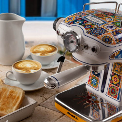 Espressor manual Ariete Positano 1389/1P, 850W, 15 bar, 0.9 L, Spumator de lapte, Cafea macinata si doze ESE, Alb/Galben