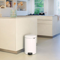 Кош за боклук с педал Brabantia NewIcon 649034, 20 л, Плавно затваряне, Противоплъзгаща основа, Бял