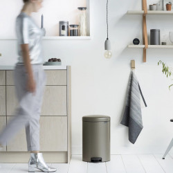 Кош за боклук с педал Brabantia NewIcon 649042, 20 л, Плавно затваряне, Противоплъзгаща основа, Сив