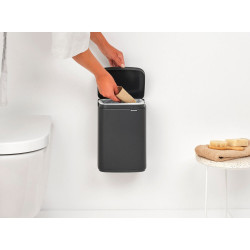 Κάδος Brabantia Bo Small 1008866, 4 L, Ομαλό και αθόρυβο άνοιγμα, Αντιολισθητική βάση, Ορυκτή επίστρωση, Σκούρο γκρι