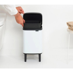 Кош за боклук Brabantia Bo Small Hi 1006639, 4 л, Повдигнат, Плавно и безшумно отваряне, Противоплъзгаща основа, Бял