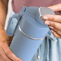 Termos Ninja DW2401EUUKBL, 700 ml, Potrivit pentru bauturi carbogazoase, Izolare tripla, Fara BPA, Mentinere cald pana la 8h, Mentinere la rece pana la 24h, Albastru