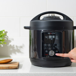 Multicooker Instant Pot Duo Plus Whisper Quiet 112307901, 1000 W, 5.7 L, 9 programe, Start intarziat, Afisaj LCD, Negru