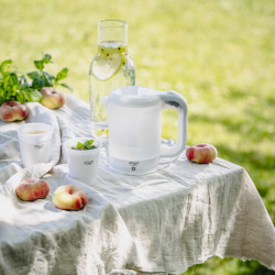 Електрическа кана Adler AD 1381, 900W, 0.5 л, 2 чаши и лъжичка, Защита от работа вода, Бял