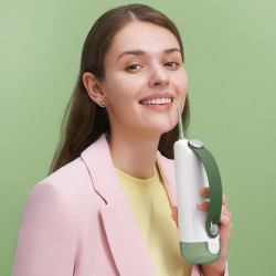 Fogászati zuhany Oclean W10, 5 üzemmód, 2 fúvóka, 200 ml, 1400 impulzus percenként, IPX7, USB-C, zöld